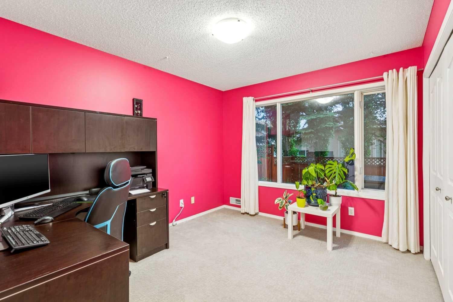5 Royal Crest Terrace NW