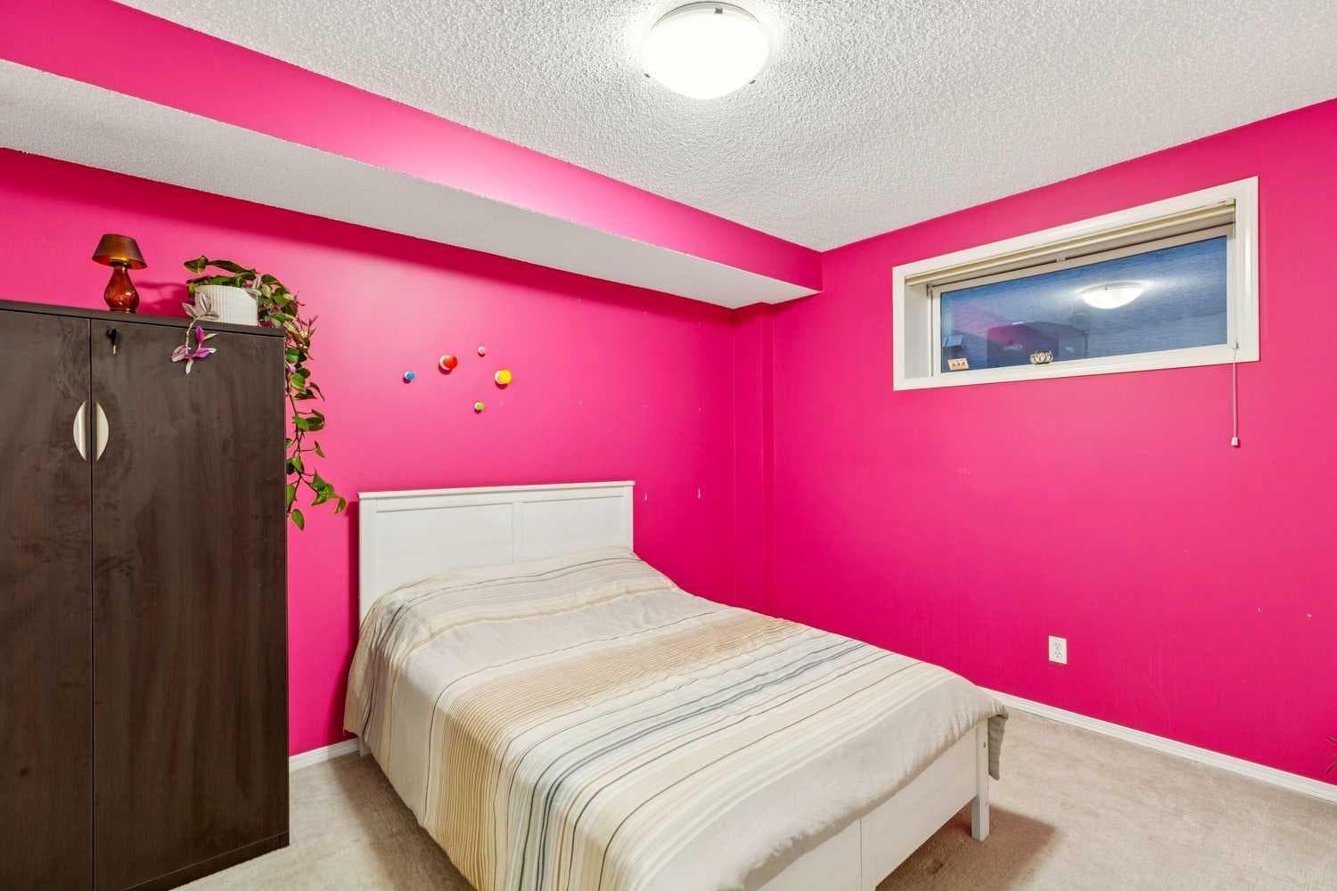5 Royal Crest Terrace NW