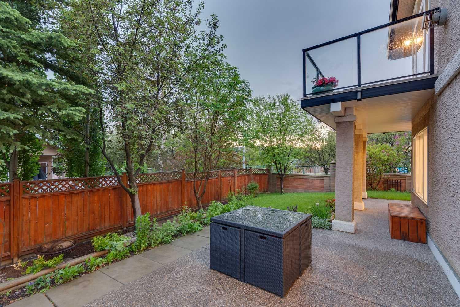 5 Royal Crest Terrace NW