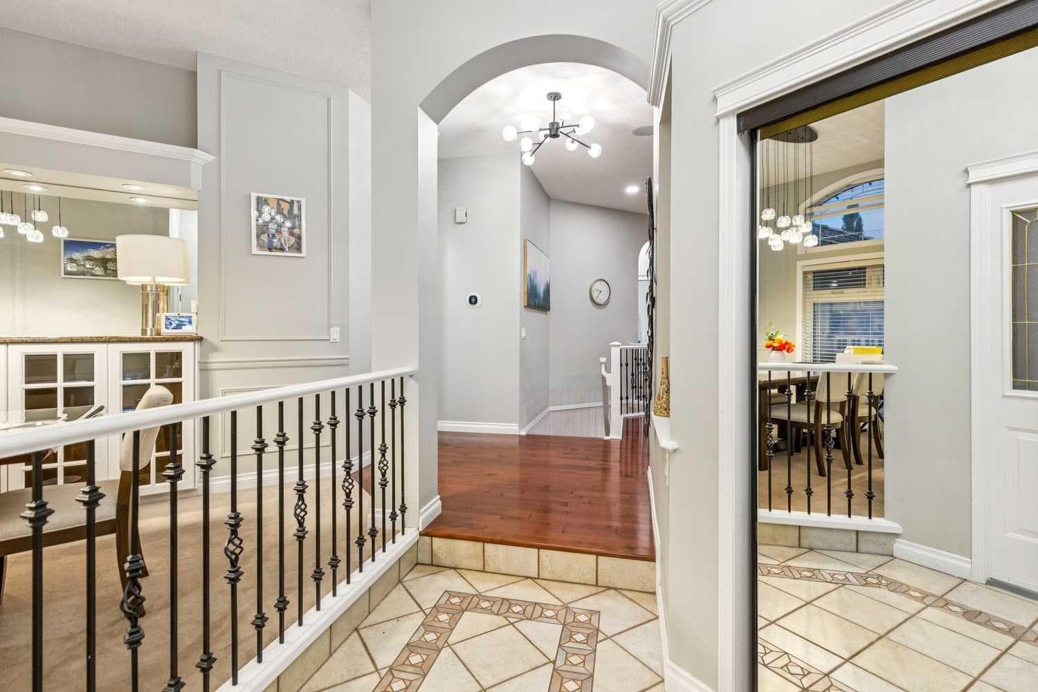 5 Royal Crest Terrace NW