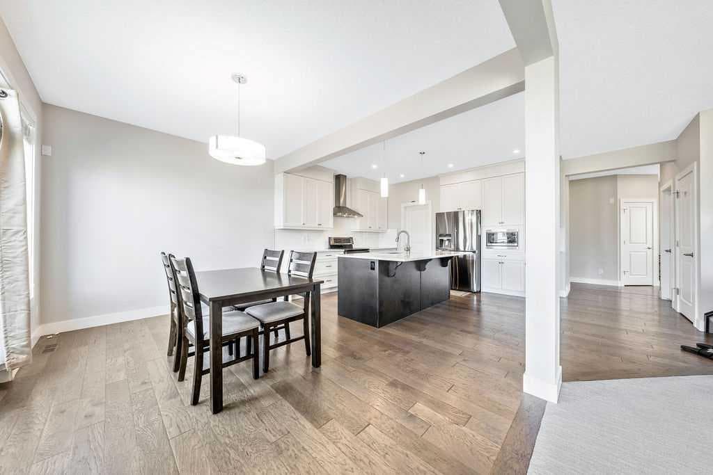 82 Panton View NW