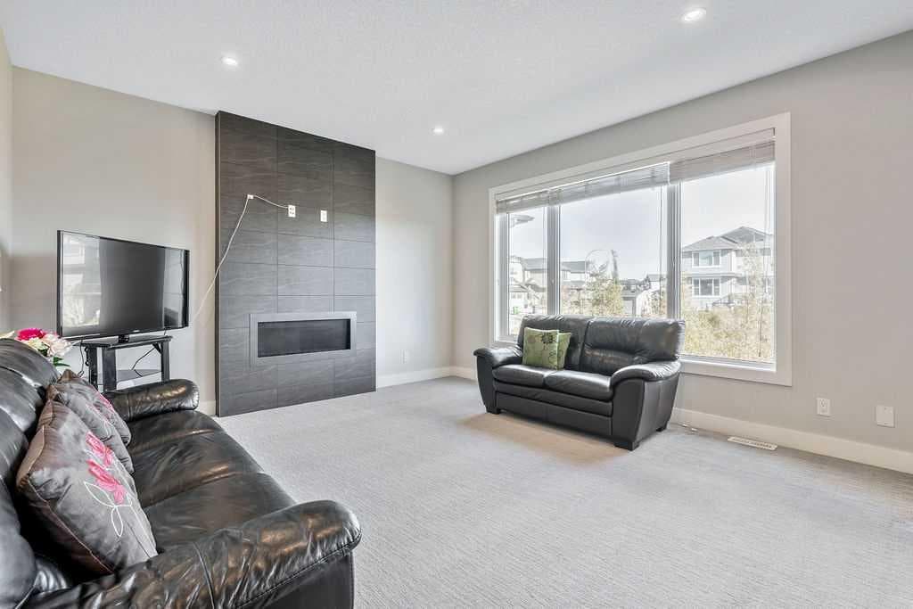 82 Panton View NW