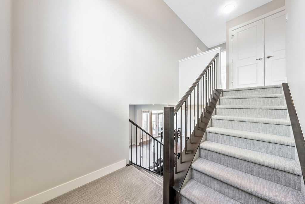 82 Panton View NW