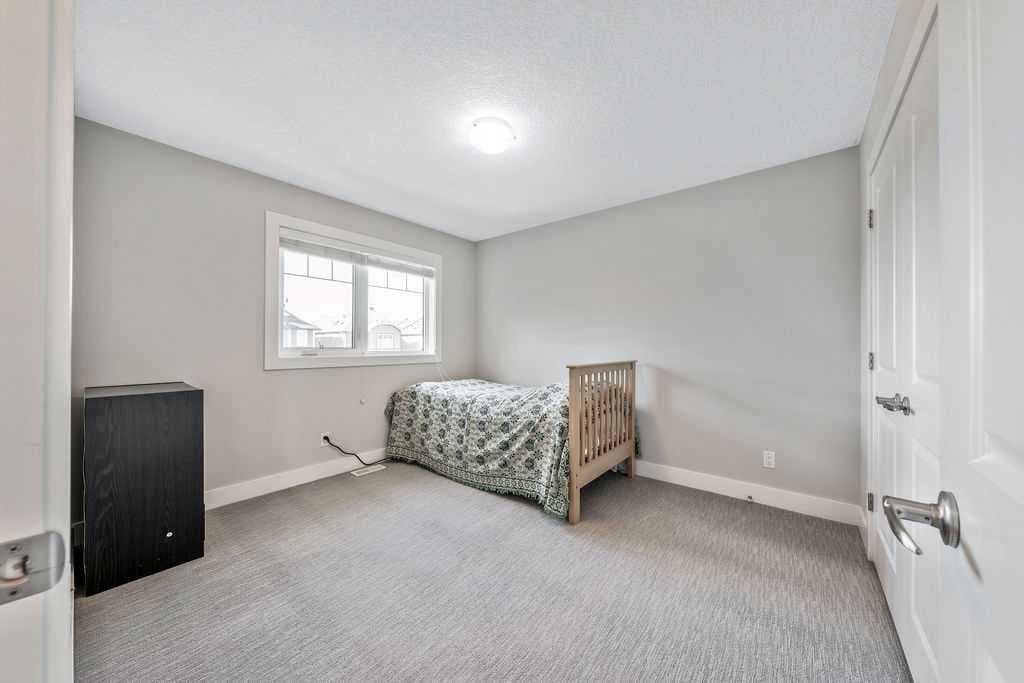 82 Panton View NW