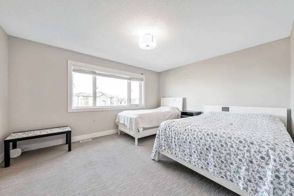 82 Panton View NW