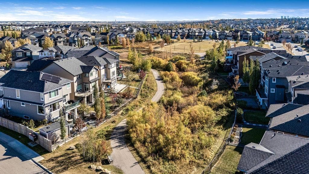 82 Panton View NW