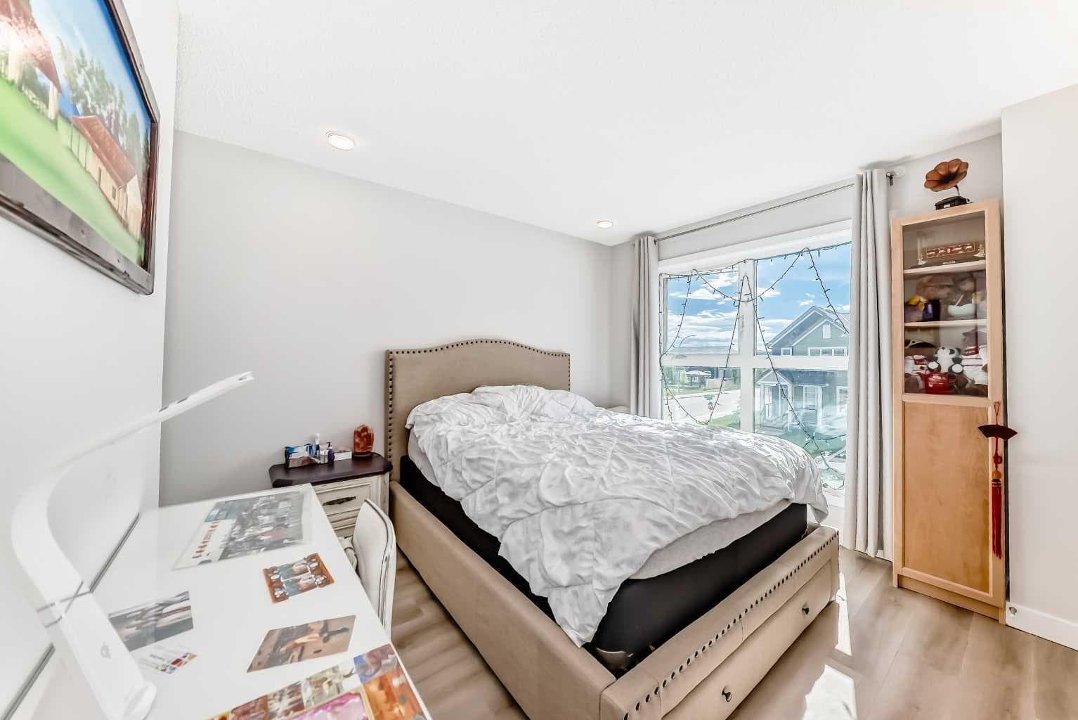 16 Carringvue Way NW