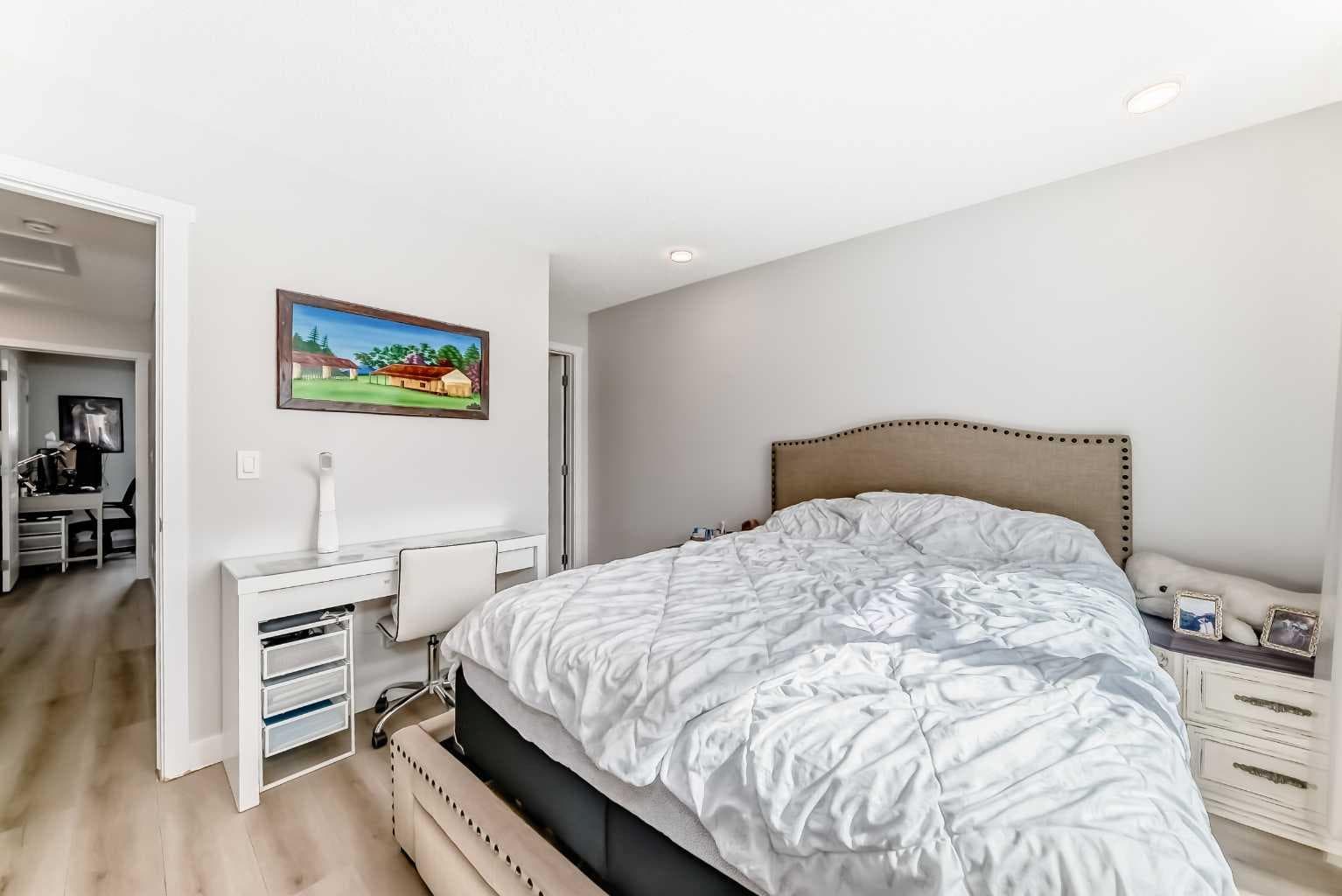 16 Carringvue Way NW