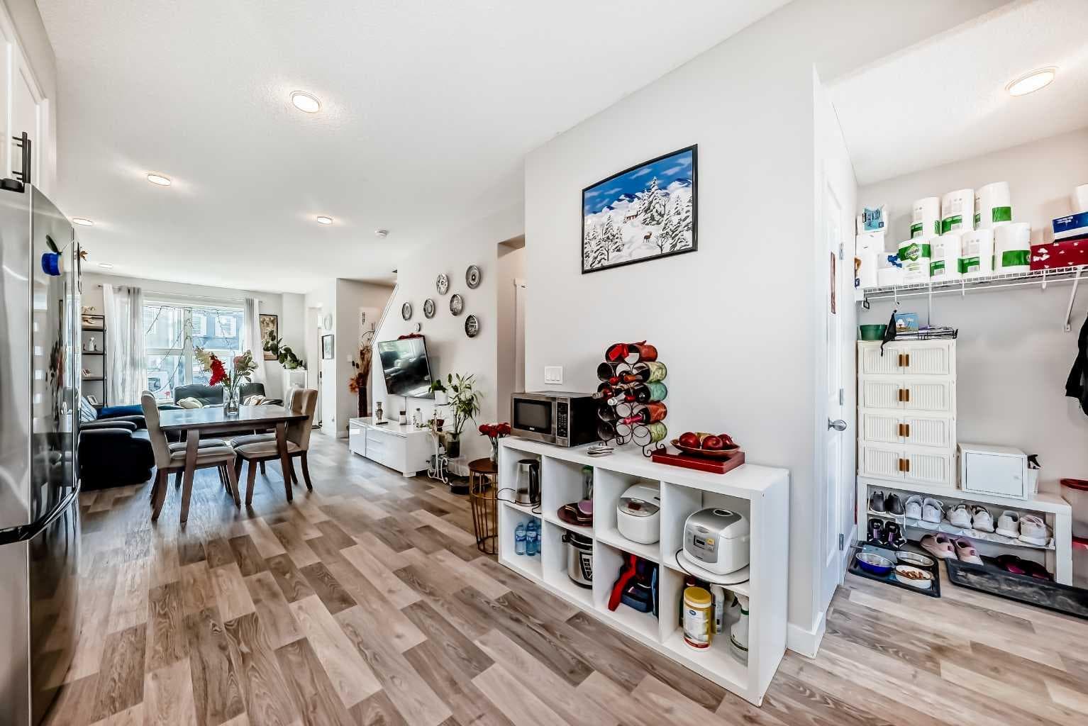 16 Carringvue Way NW