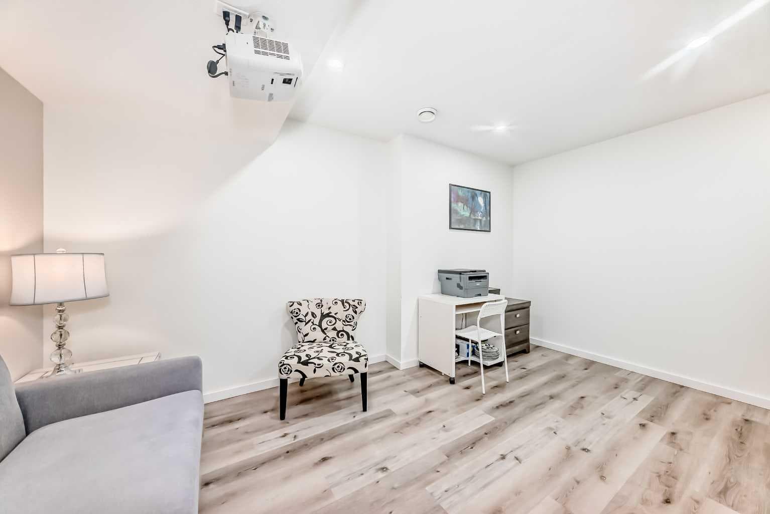 16 Carringvue Way NW
