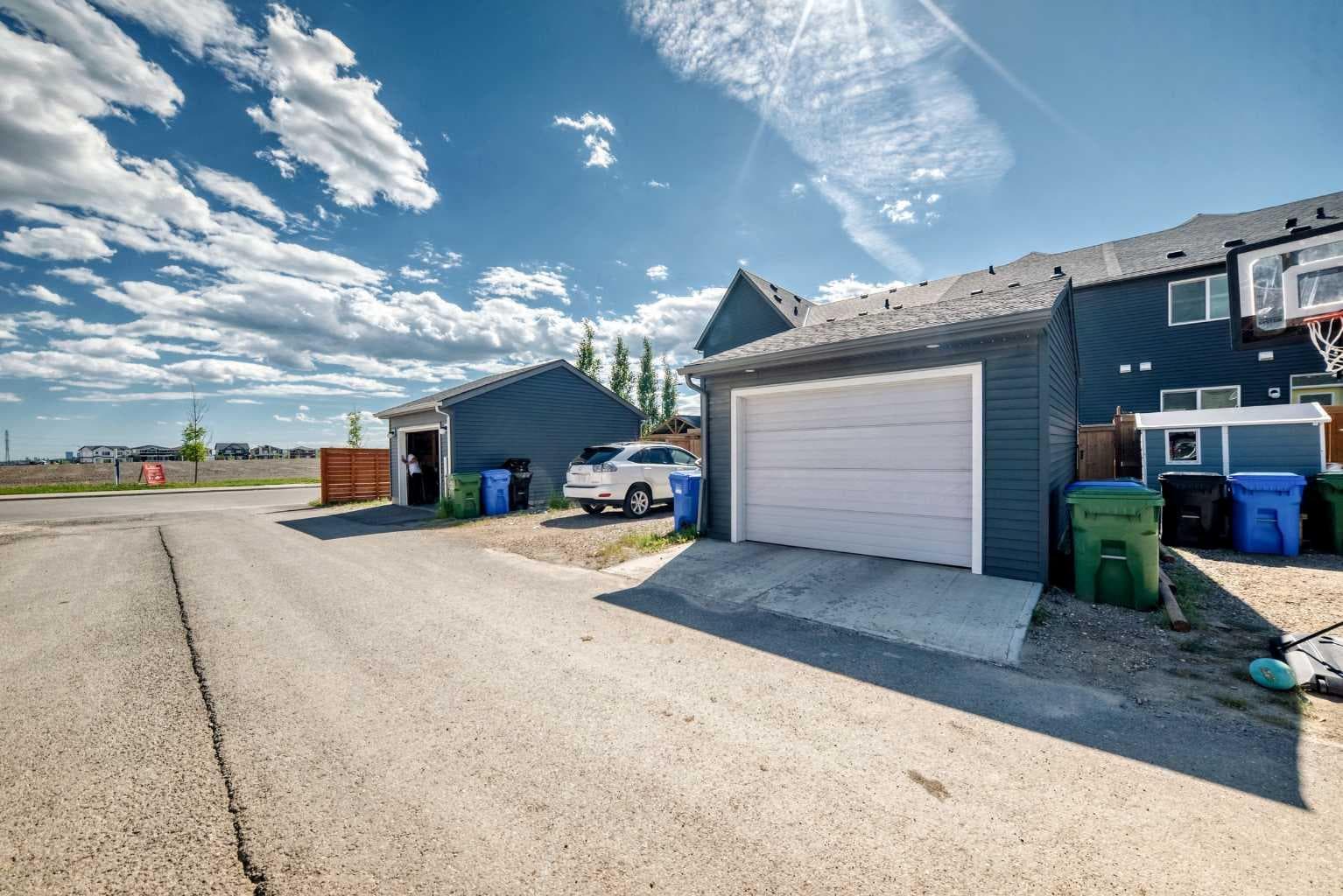 16 Carringvue Way NW