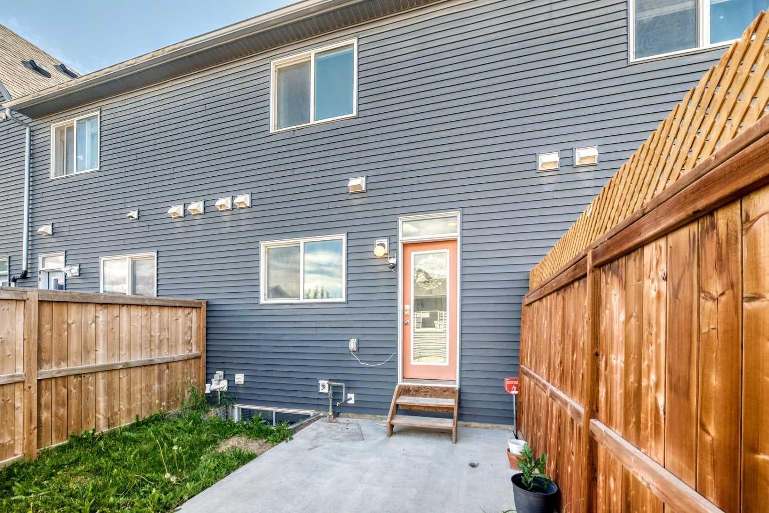 16 Carringvue Way NW
