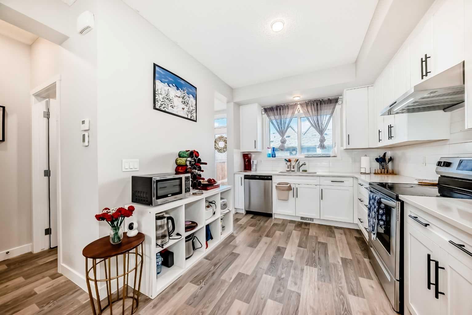 16 Carringvue Way NW