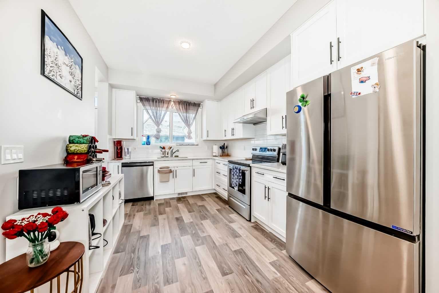 16 Carringvue Way NW