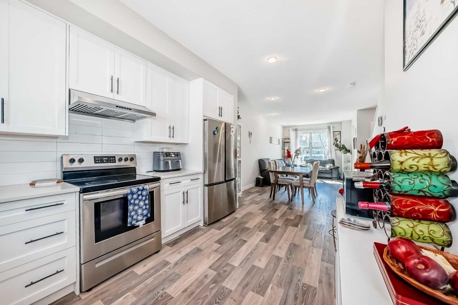 16 Carringvue Way NW