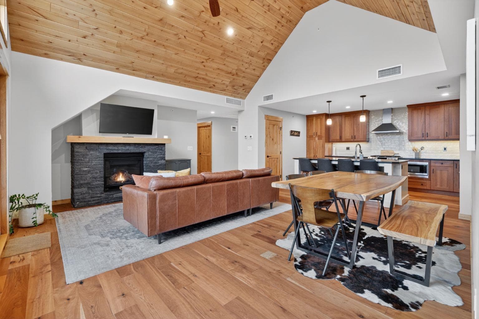 407, 707 Spring Creek Drive  