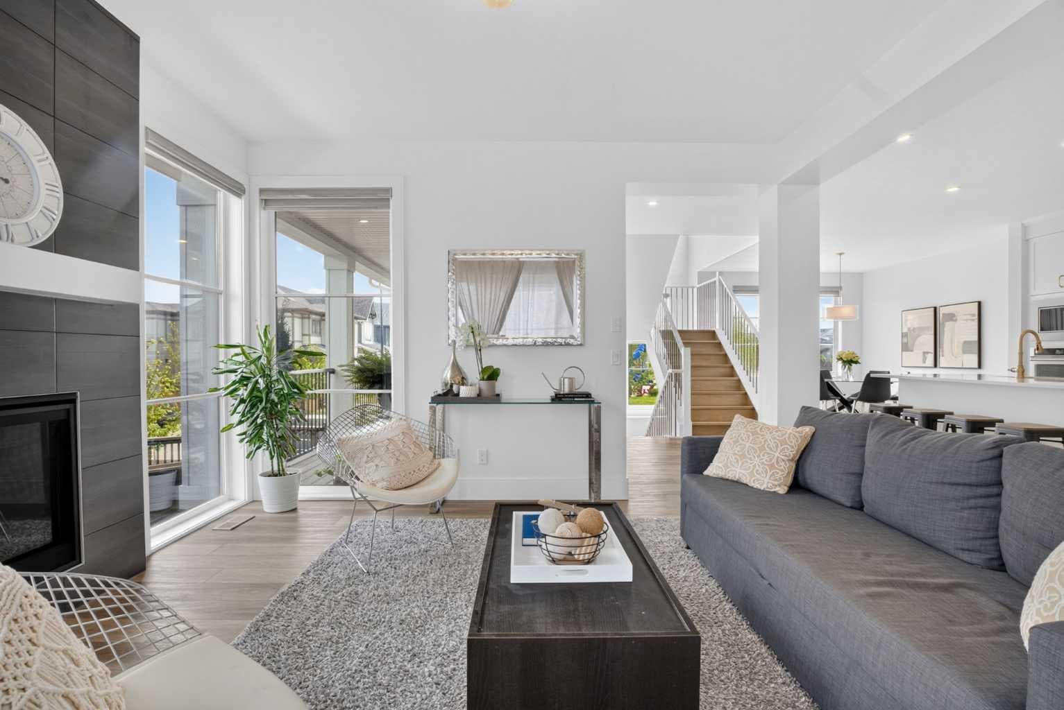 235 Treeline View SW