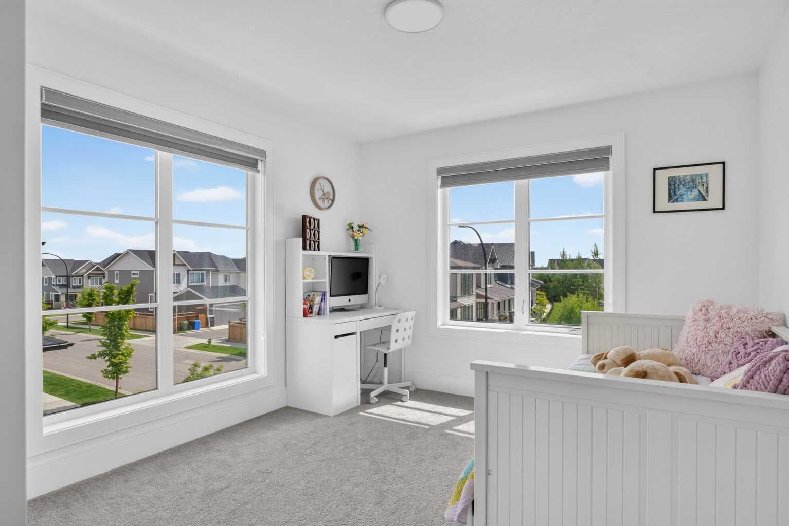 235 Treeline View SW