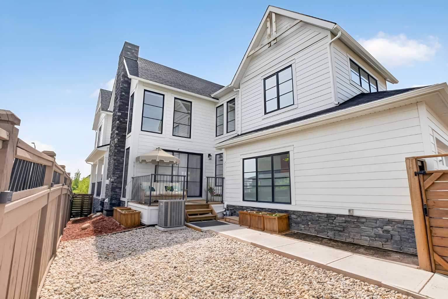 235 Treeline View SW