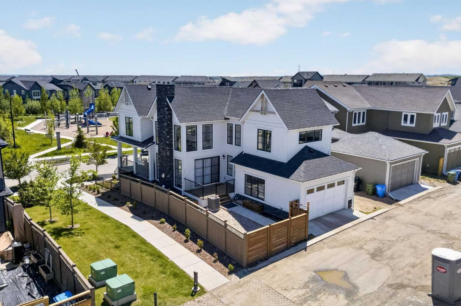 235 Treeline View SW