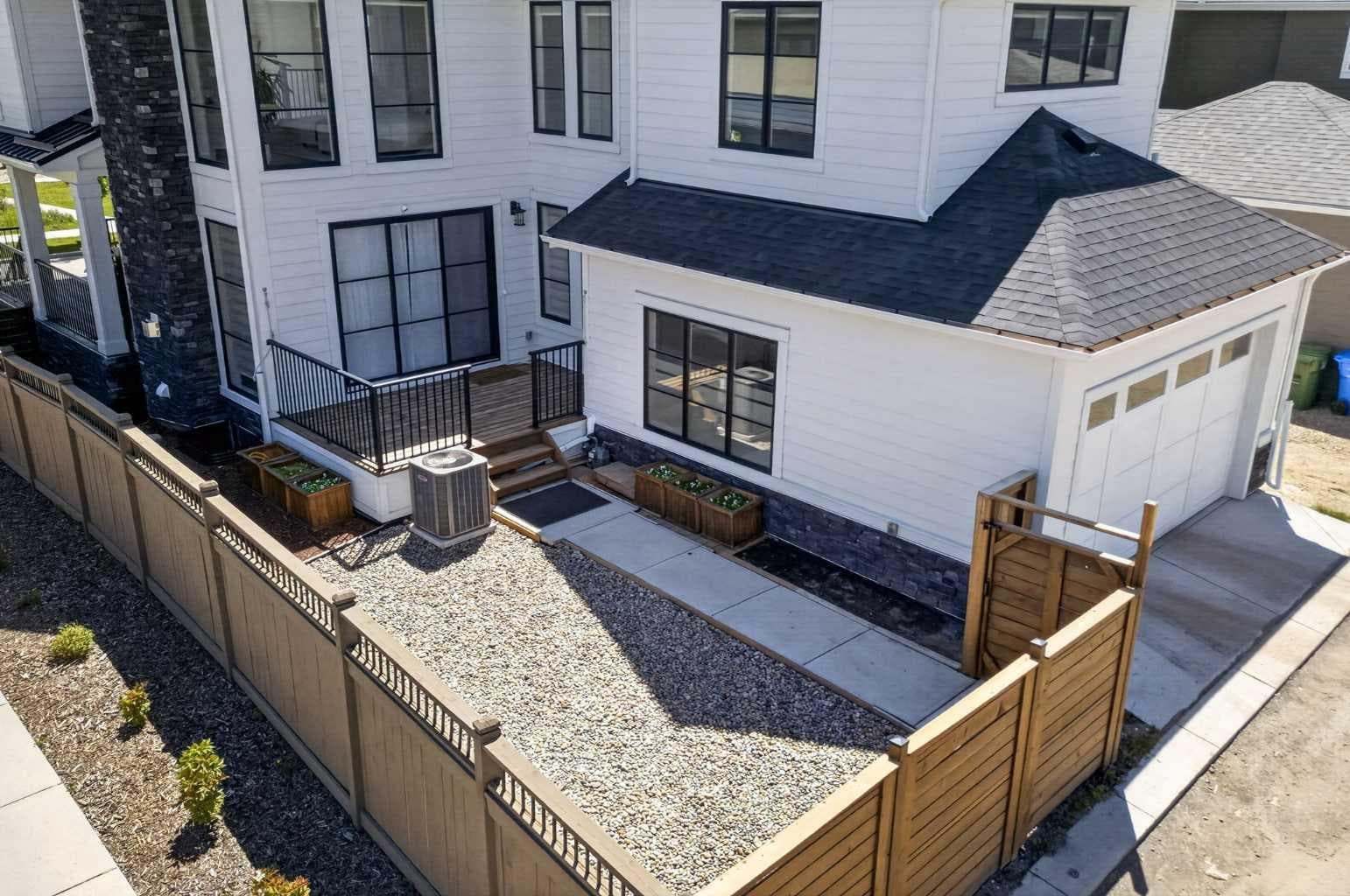 235 Treeline View SW