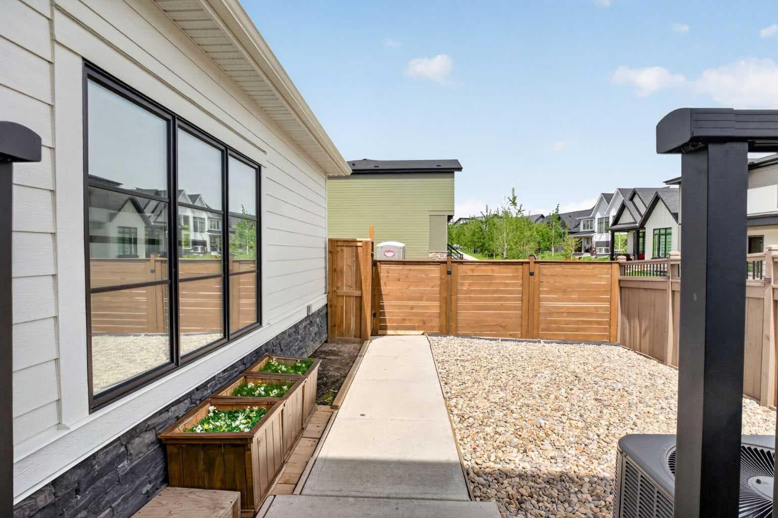 235 Treeline View SW