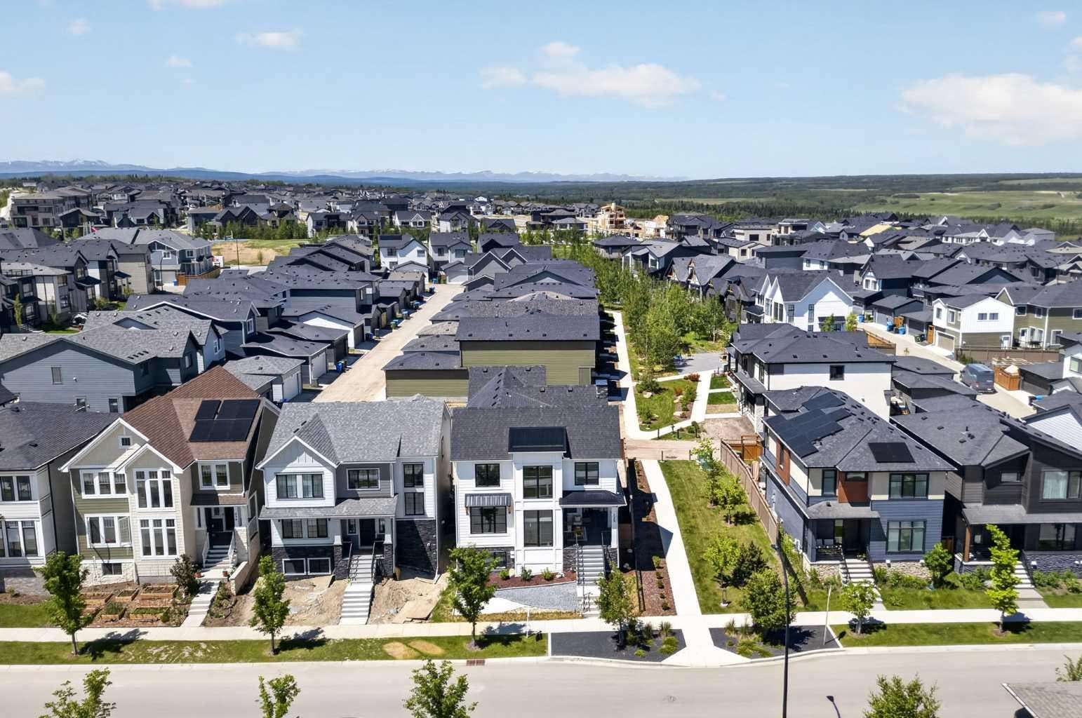 235 Treeline View SW