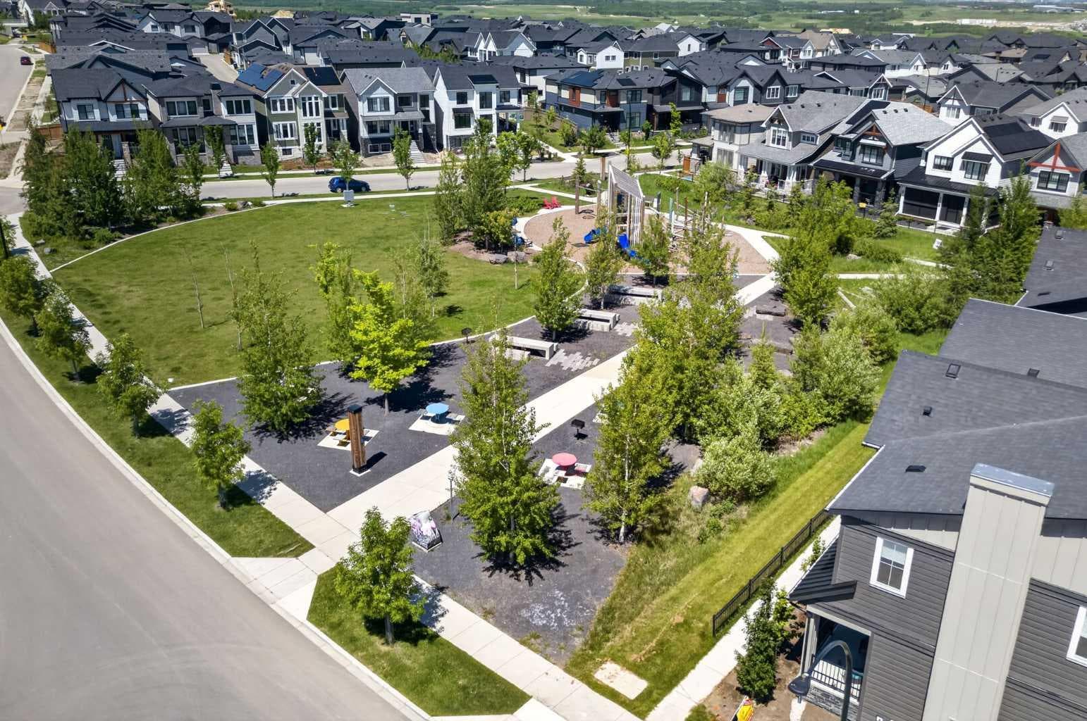 235 Treeline View SW