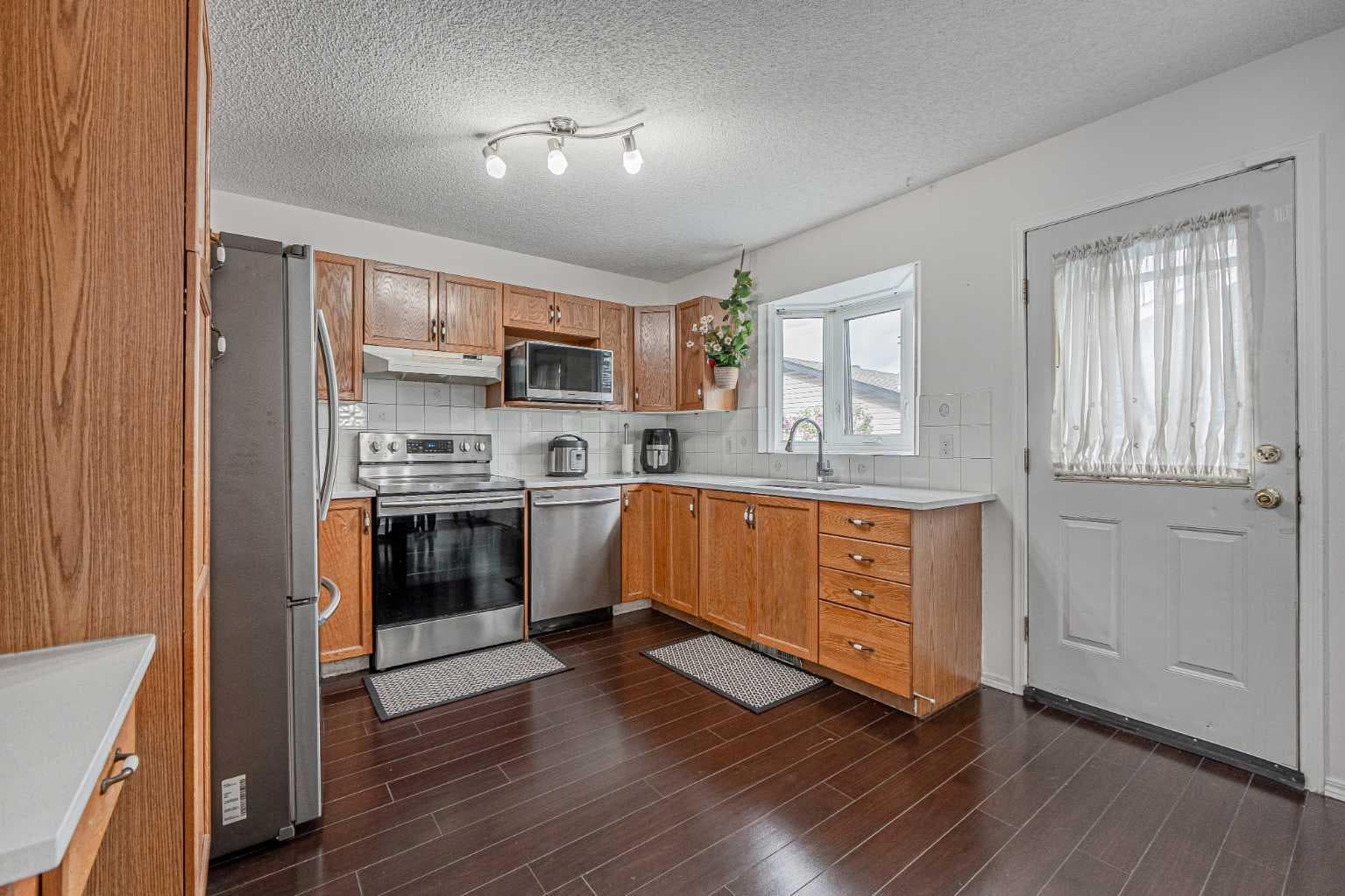 66 Martin Crossing Close NE