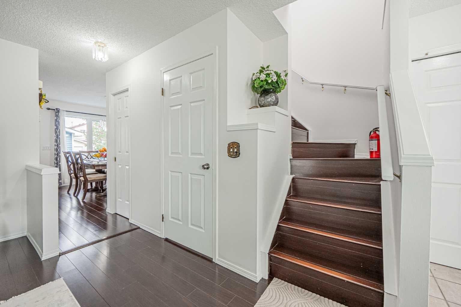 66 Martin Crossing Close NE