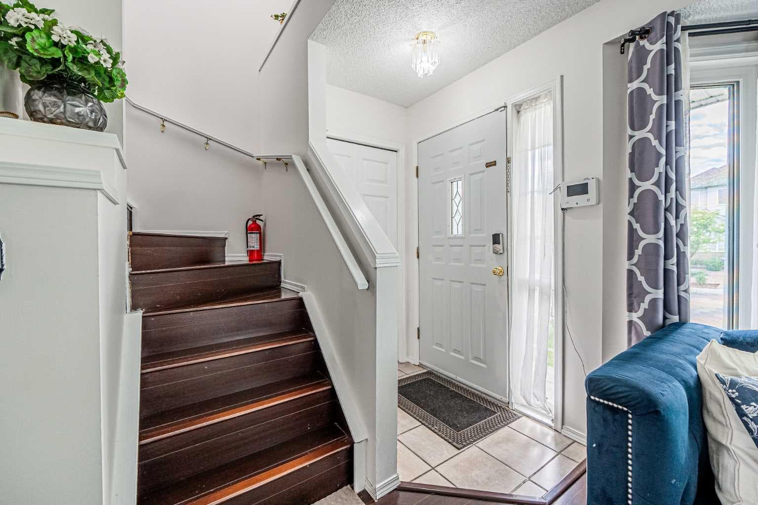 66 Martin Crossing Close NE