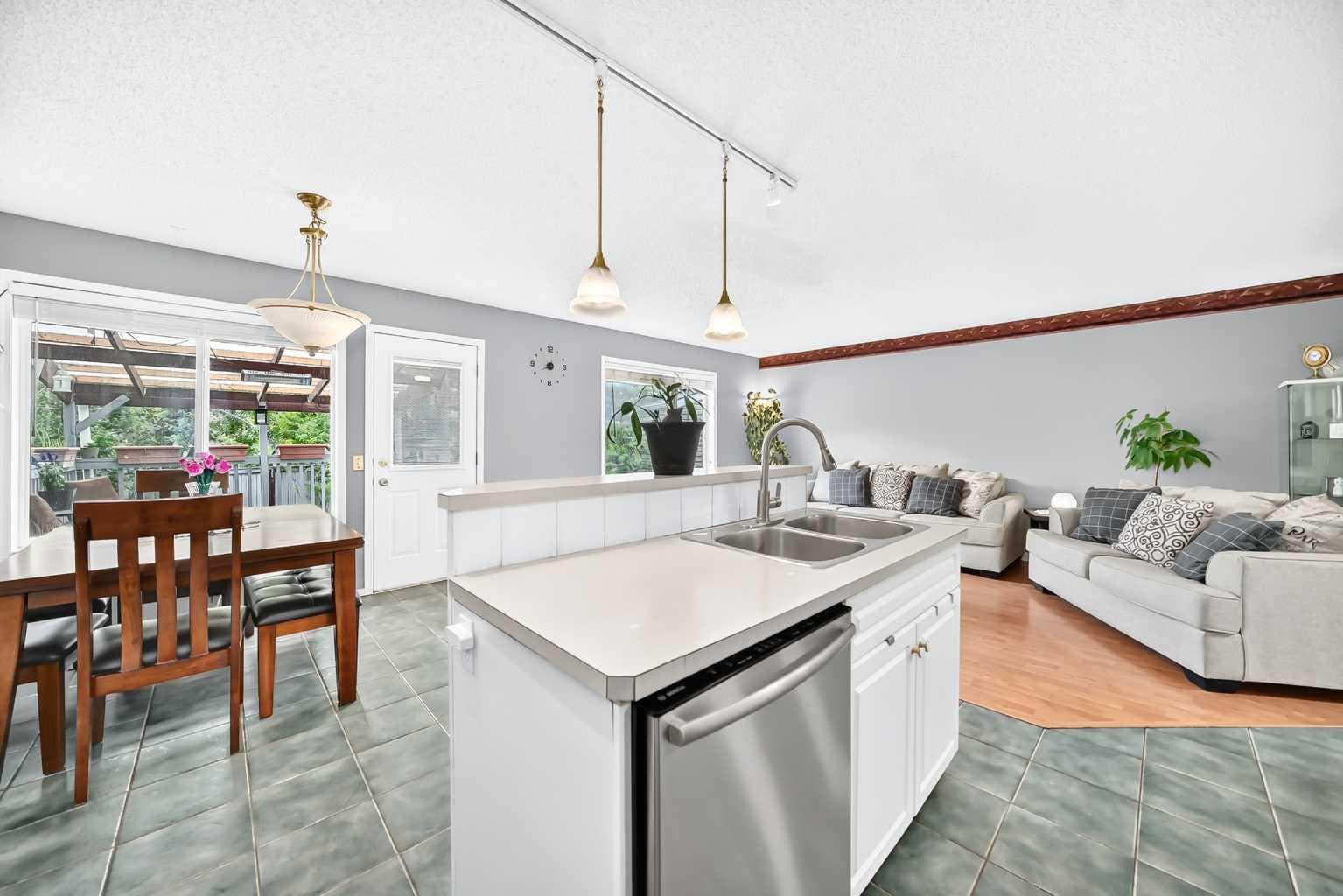 220 Shawbrooke Manor SW