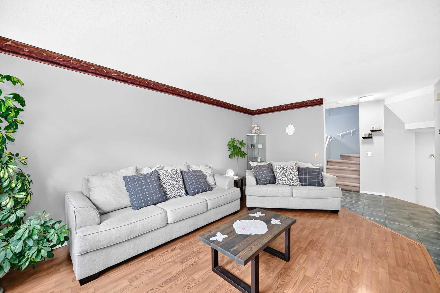220 Shawbrooke Manor SW