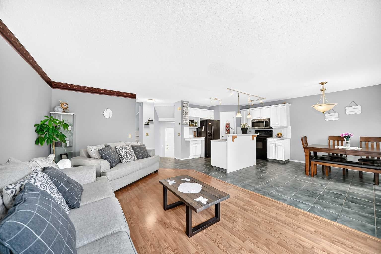220 Shawbrooke Manor SW