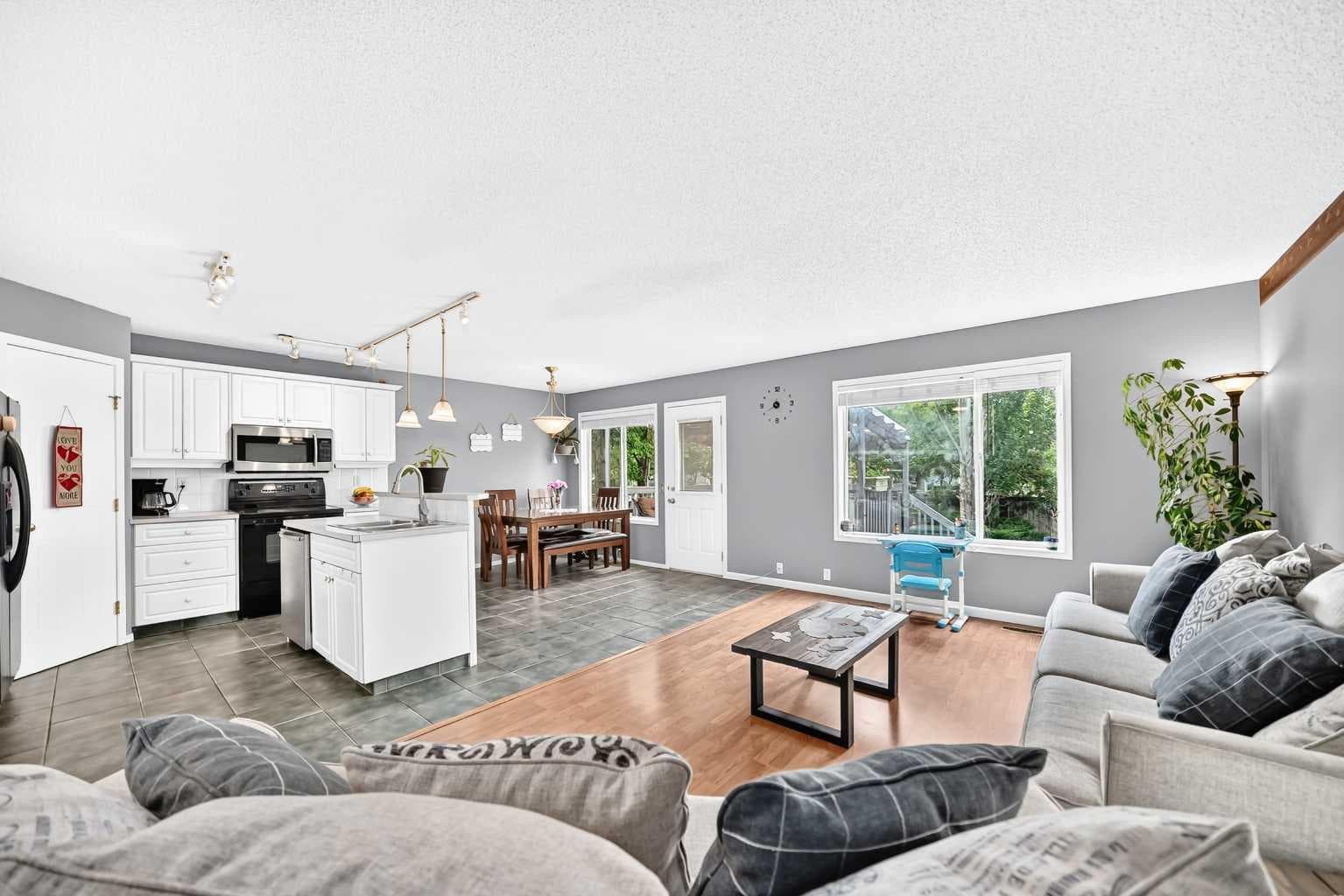220 Shawbrooke Manor SW