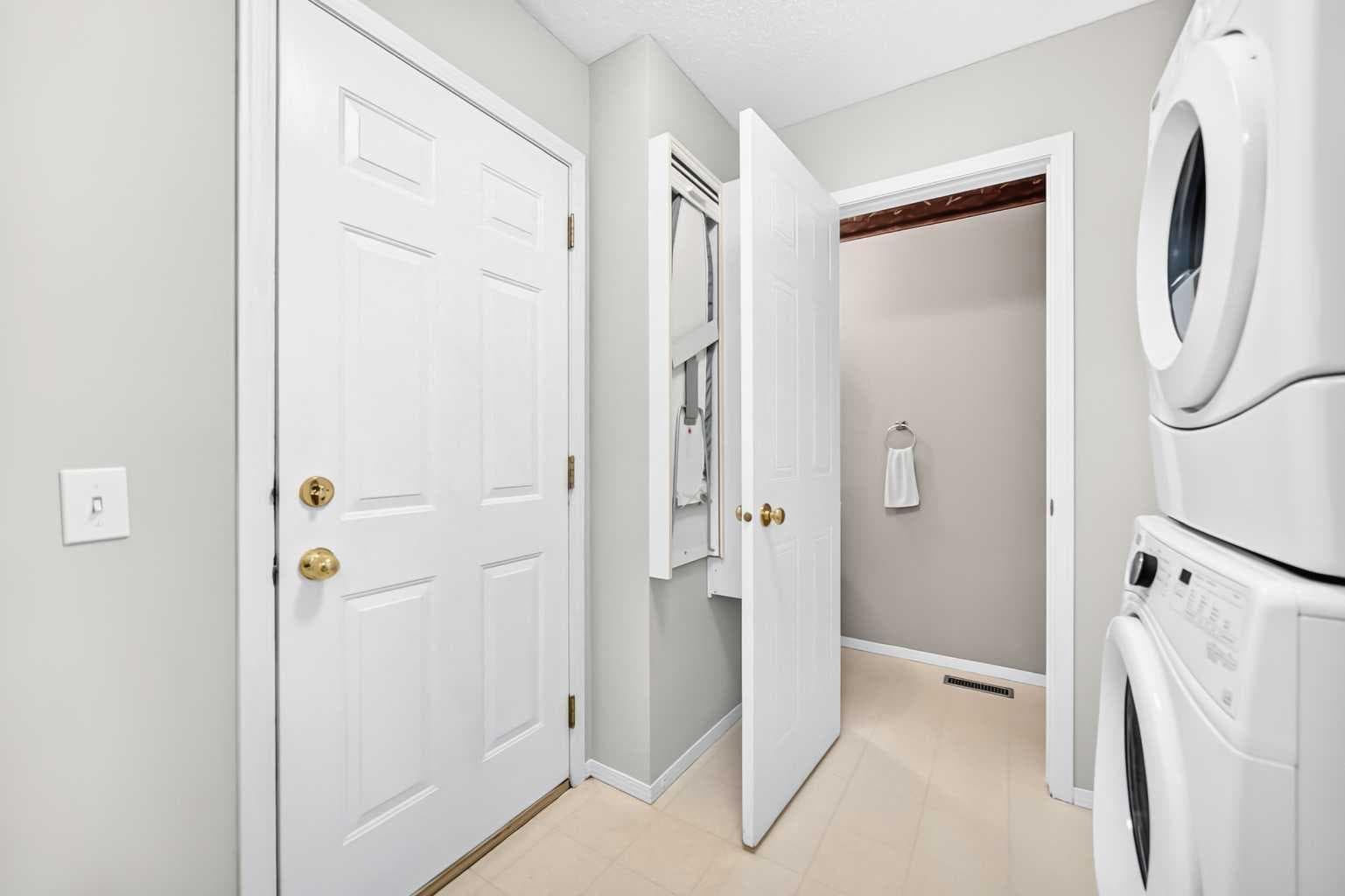 220 Shawbrooke Manor SW