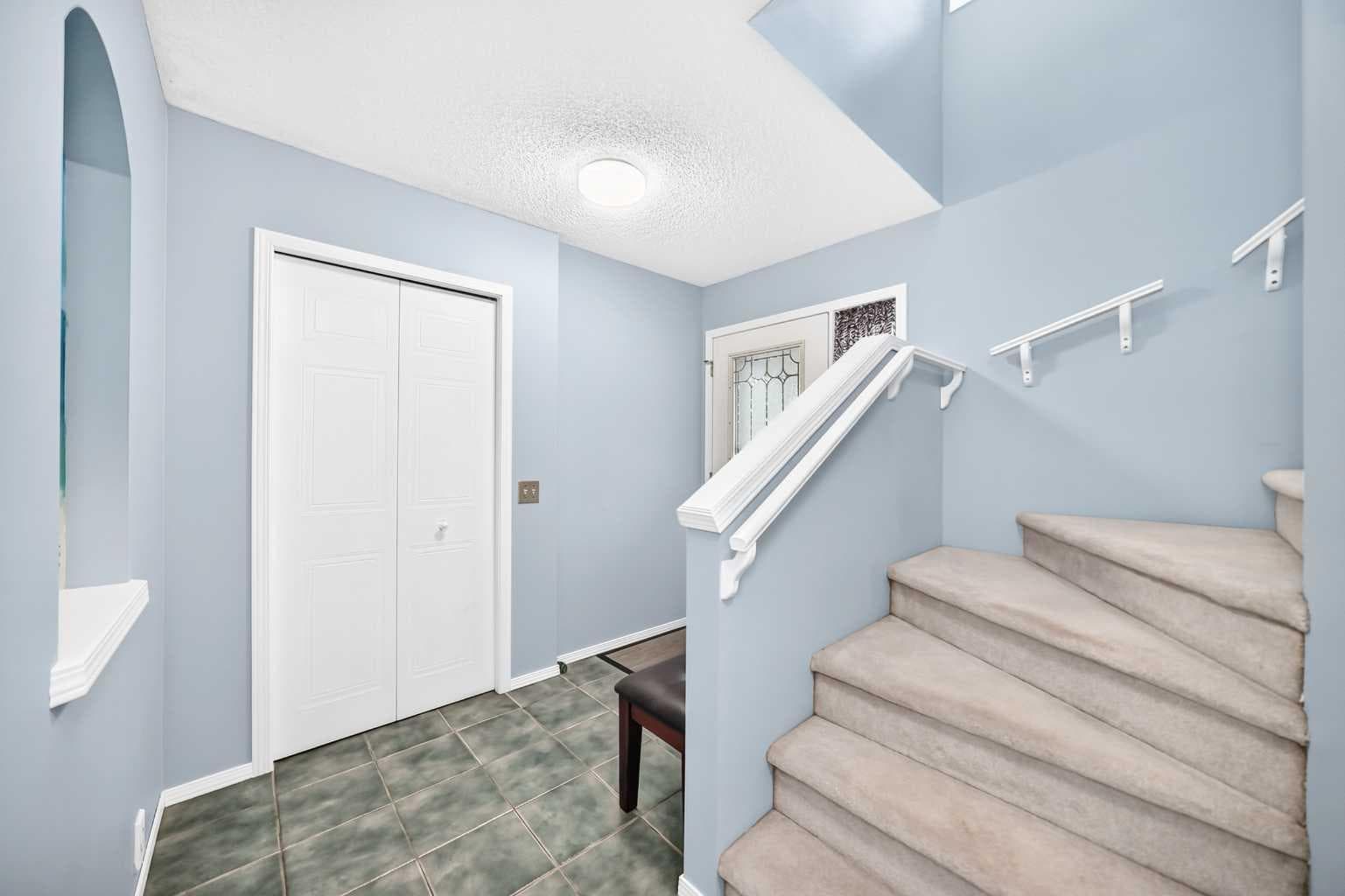 220 Shawbrooke Manor SW