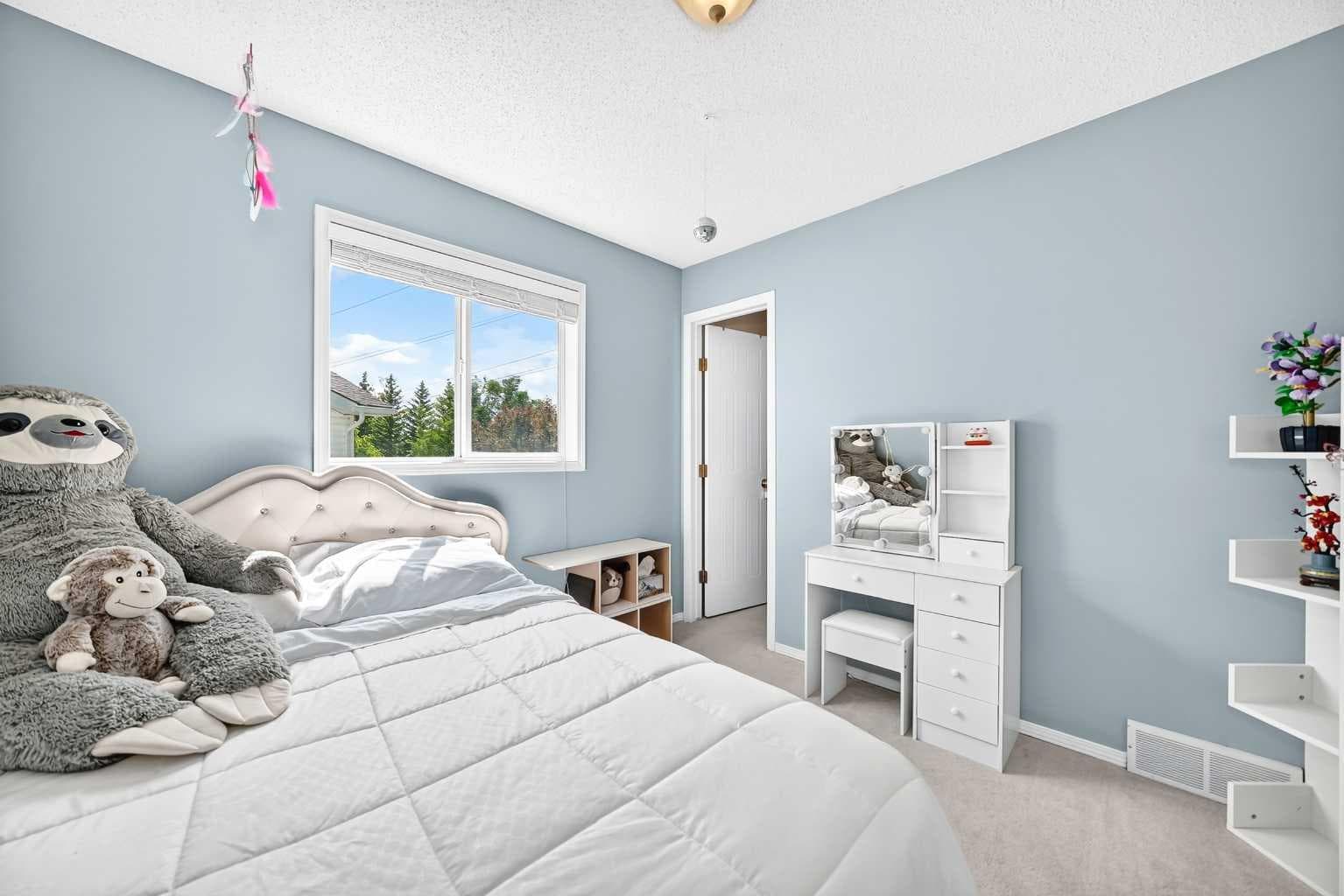 220 Shawbrooke Manor SW
