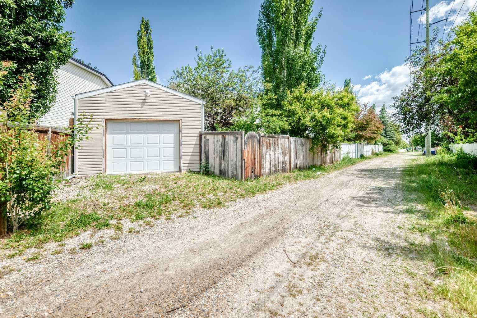 220 Shawbrooke Manor SW