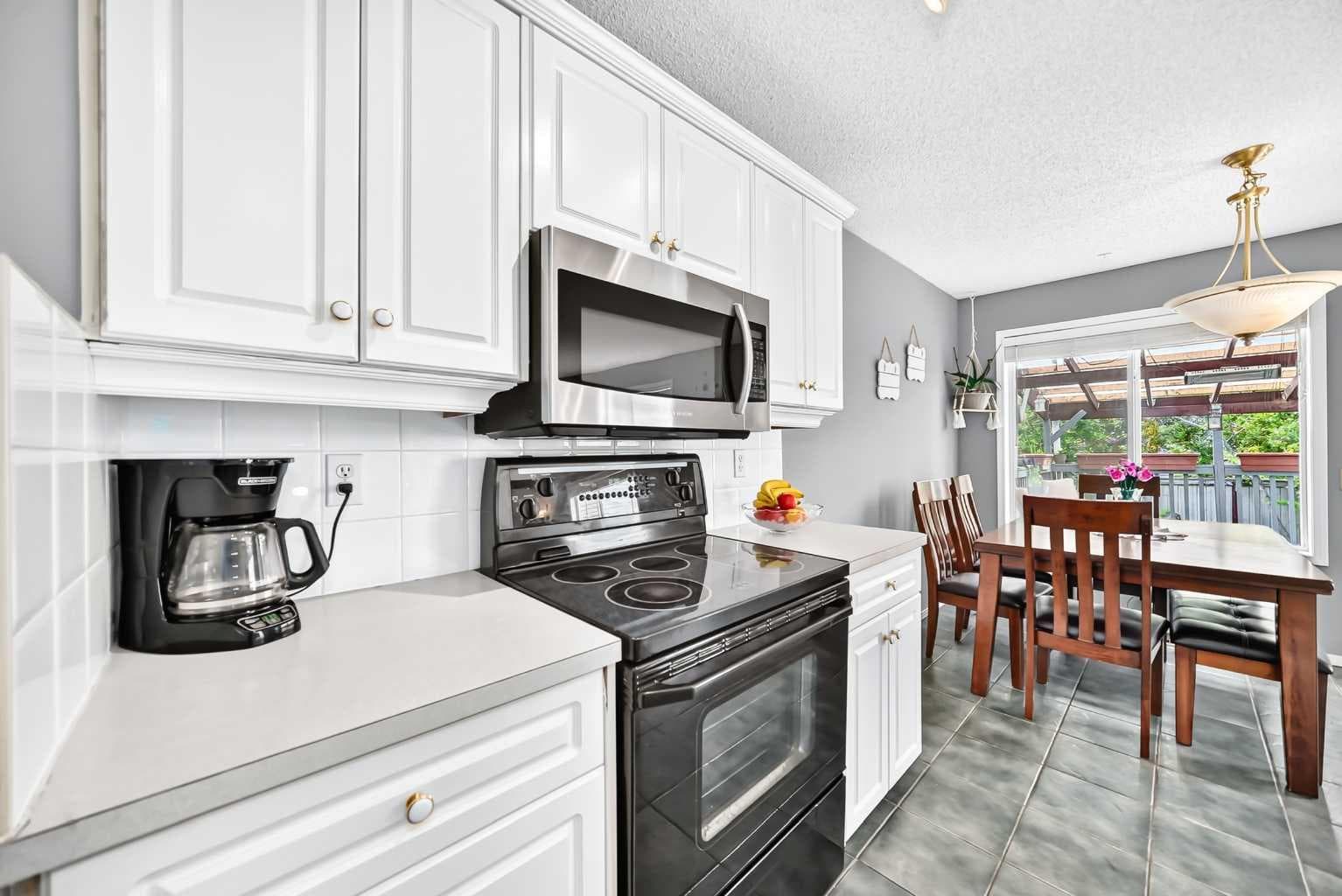 220 Shawbrooke Manor SW