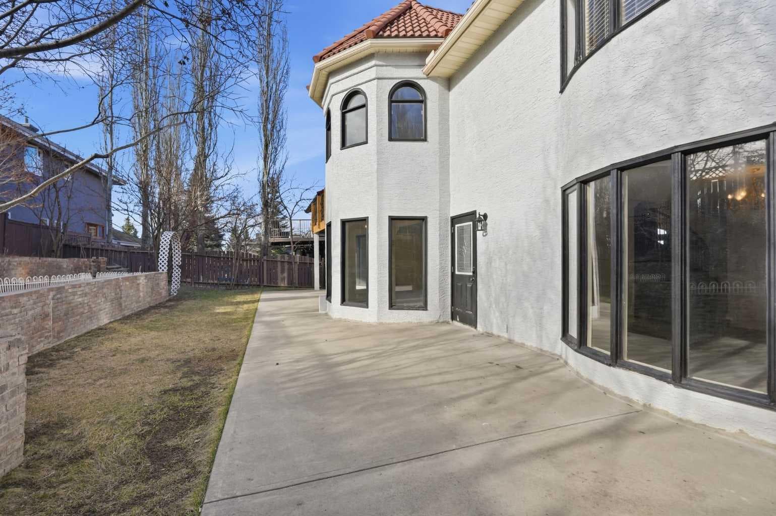 91 Patterson Crescent SW