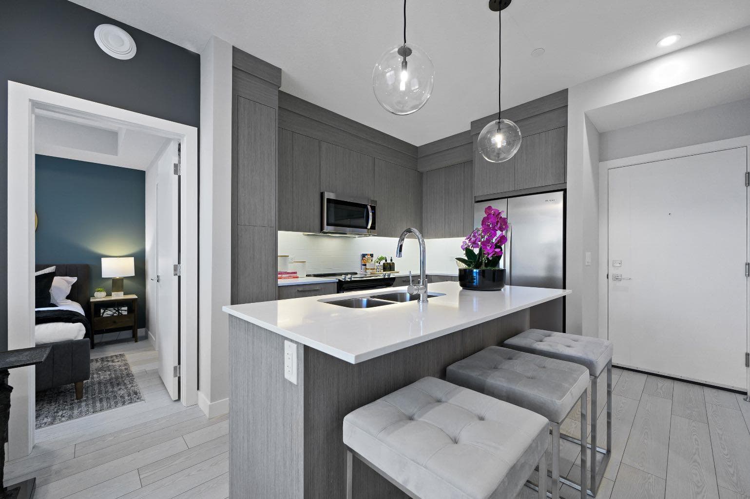 1521, 63 Corner Glen Crescent NE