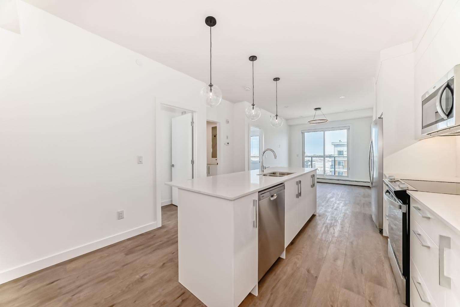 2107, 63 Corner Glen Crescent NE