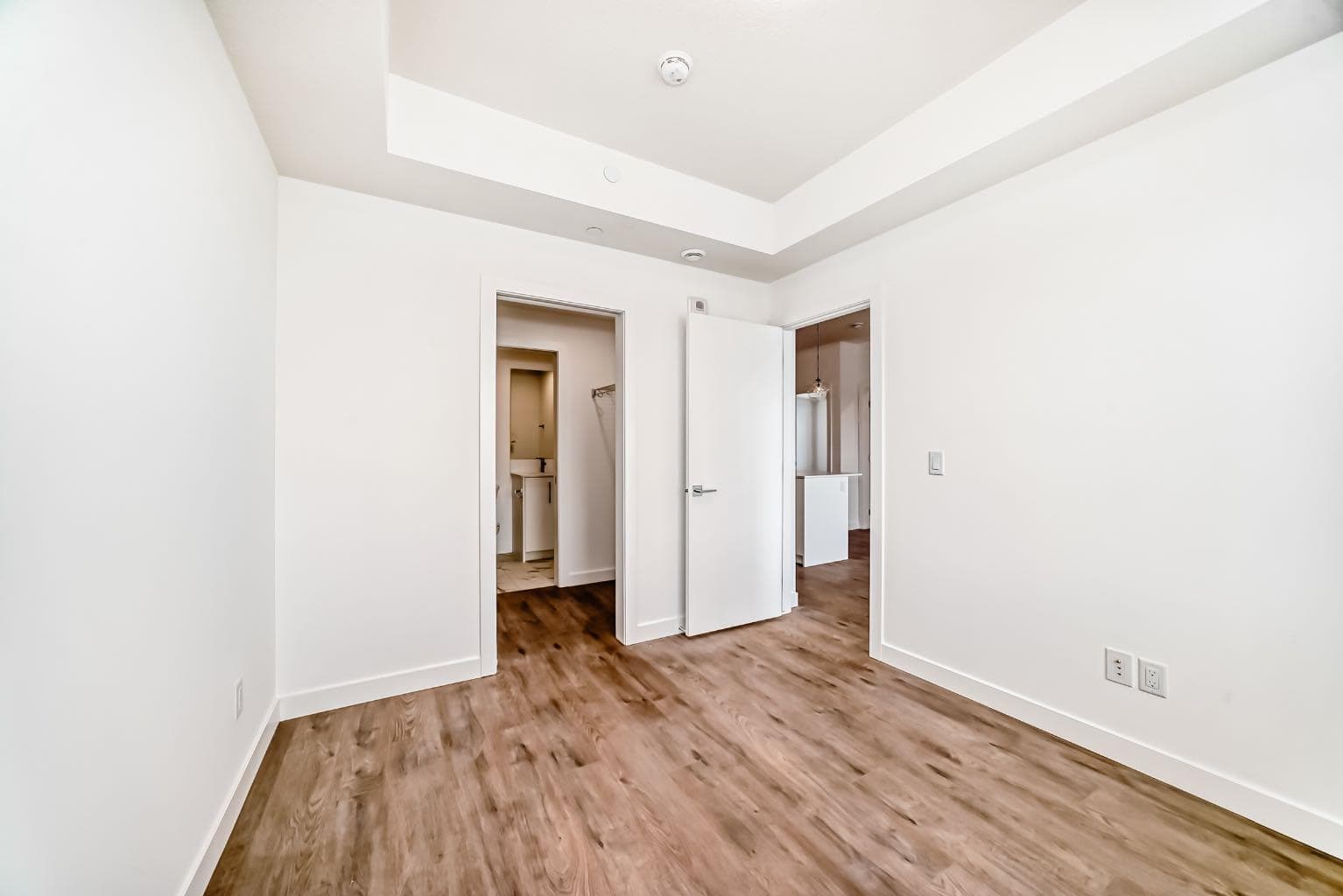 2107, 63 Corner Glen Crescent NE
