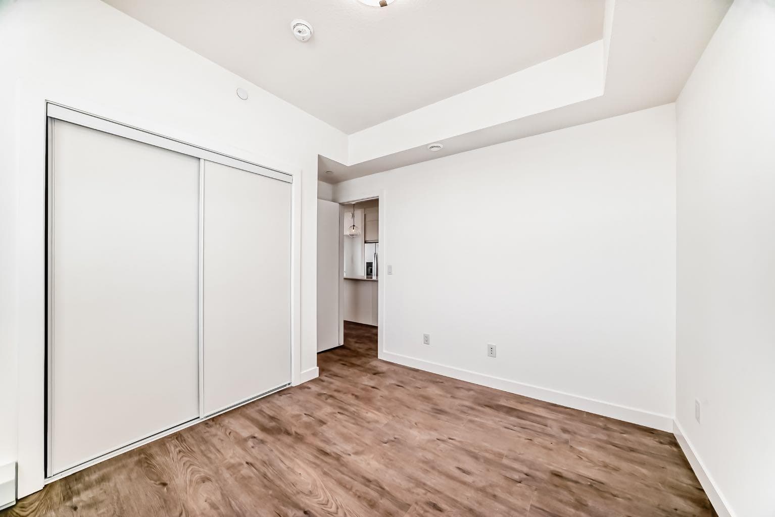 1519, 63 Corner Glen Crescent NE