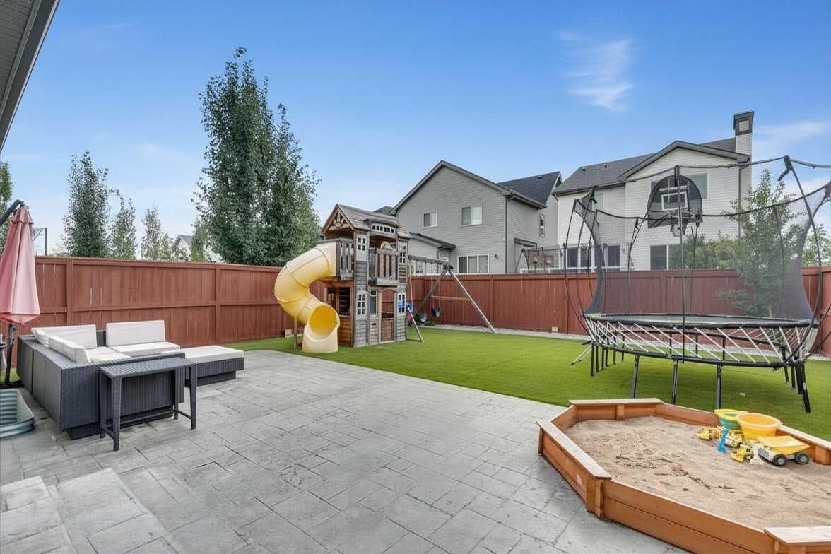 29 Copperpond Parade SE