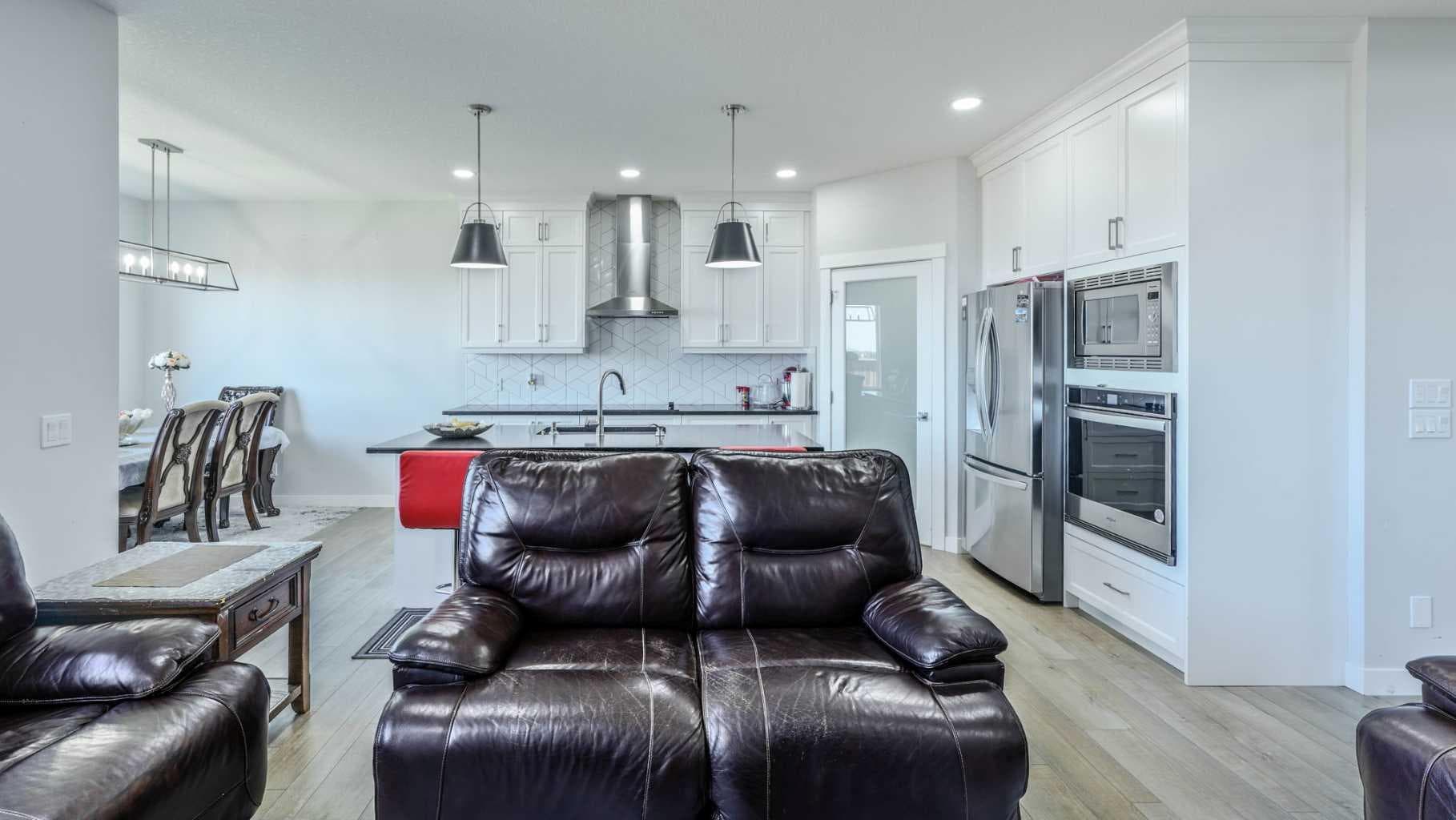 889 Corner Meadows Way NE