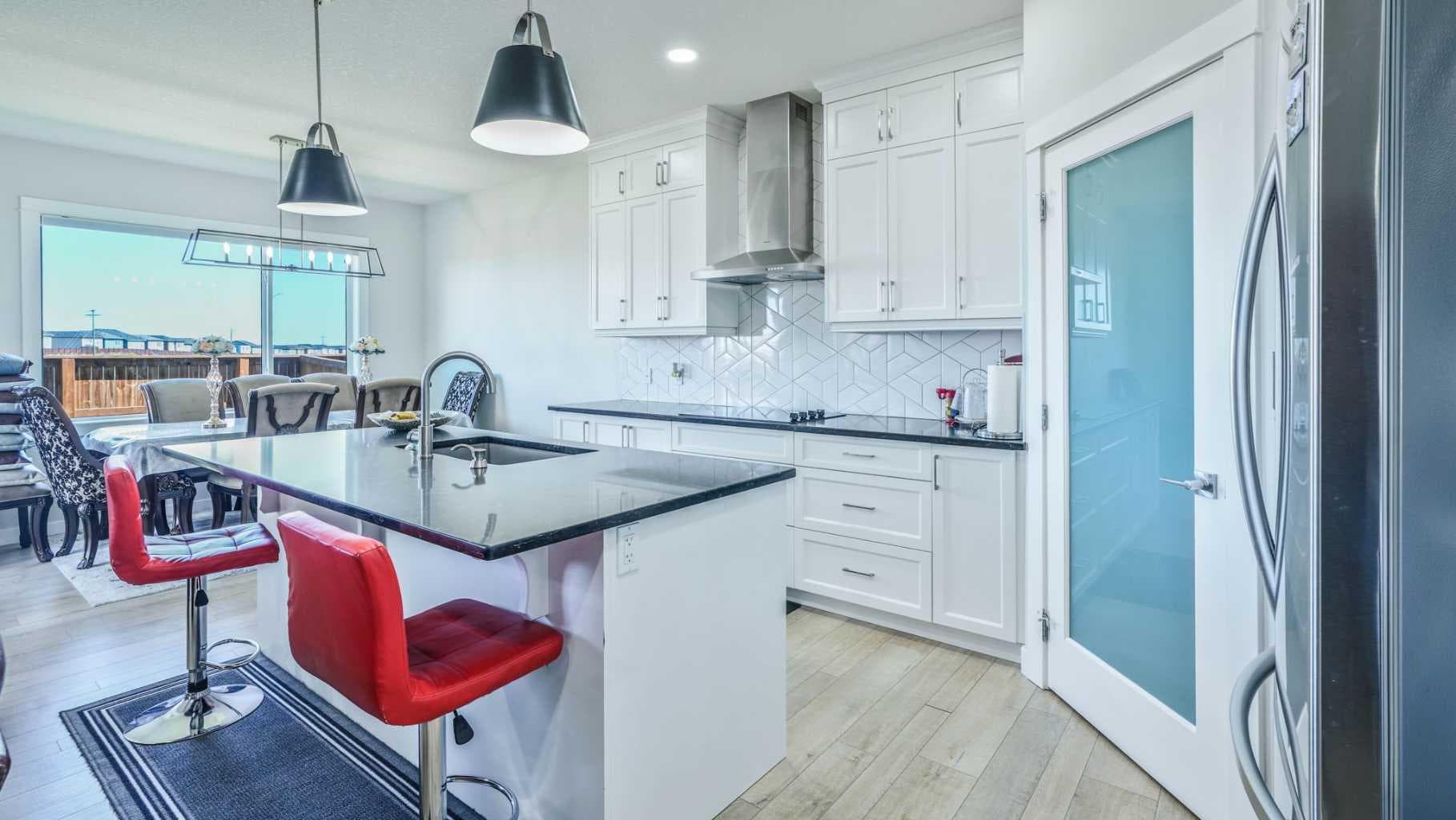 889 Corner Meadows Way NE