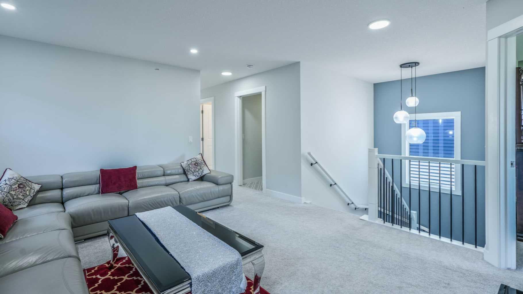 889 Corner Meadows Way NE