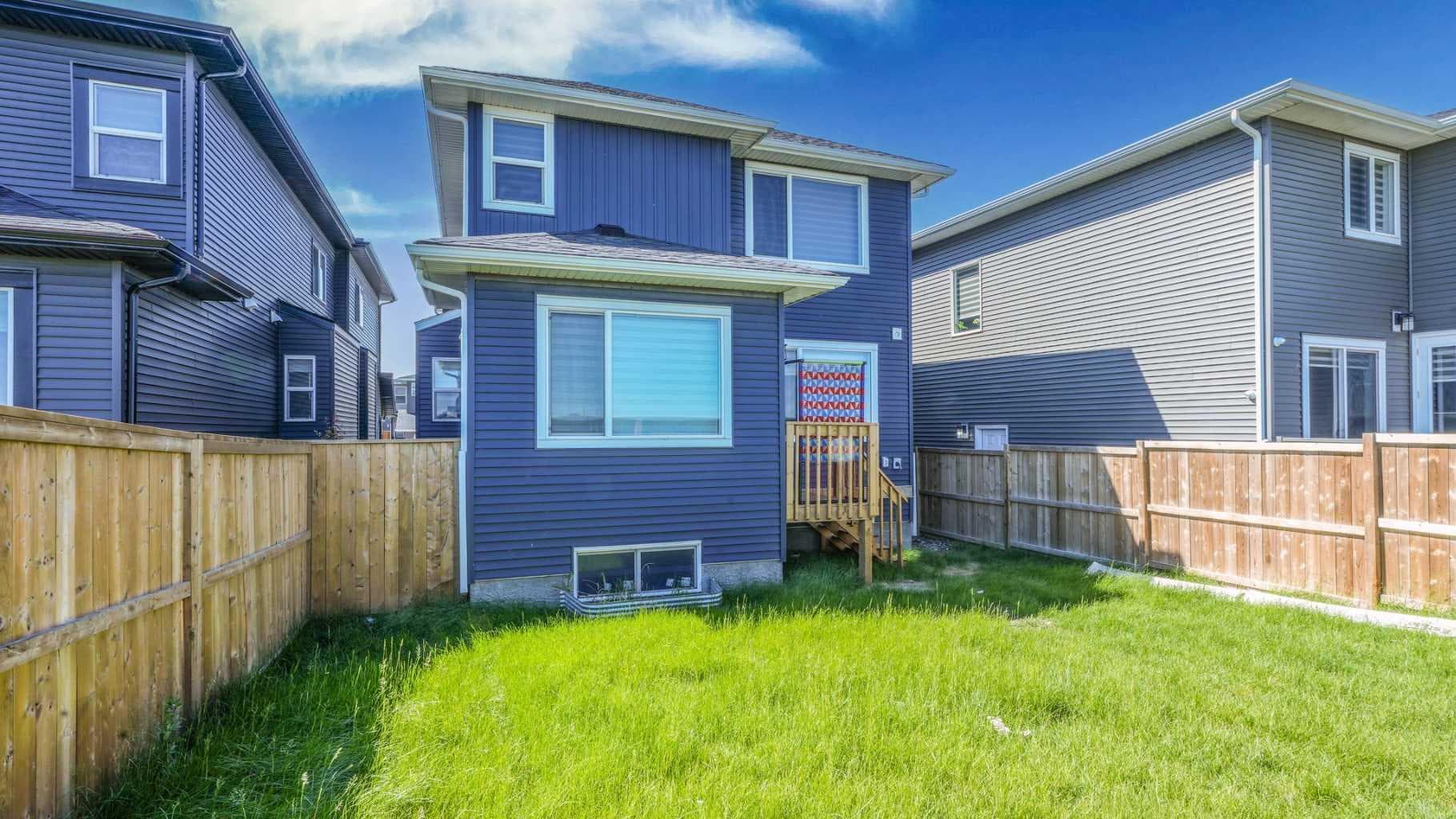 889 Corner Meadows Way NE